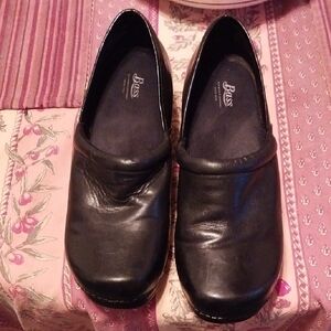 Bass Women's Black Leather mules/clogs